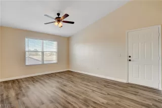 Photo #3: 2503584 Listing