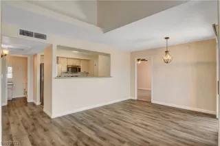 Photo #5: 2503584 Listing