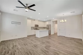 Photo #4: 2503657 Listing