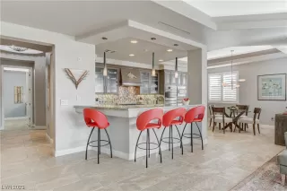 Photo #6: 2503683 Listing