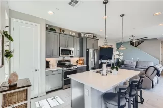 Photo #4: 2503723 Listing 