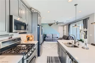 Photo #5: 2503723 Listing 