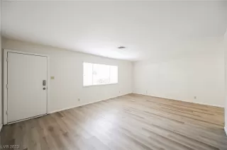 Photo #2: 2503736 Listing