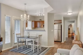 Photo #5: 2503766 Listing