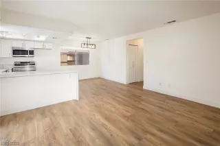 Photo #6: 2503793 Listing