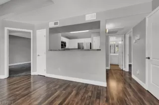 Photo #6: 2503808 Listing