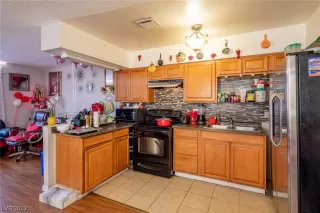 Photo #5: 2503876 Listing