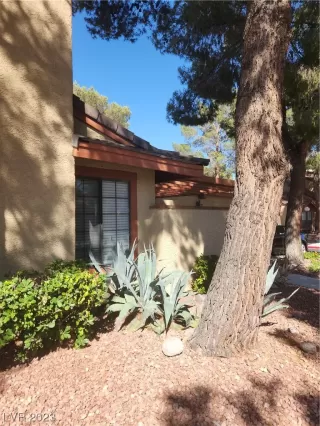 Photo #2: 2503891 Listing 