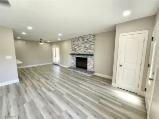 Photo #3: 2503907 Listing