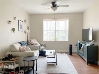 Photo #5: 2503928 Listing