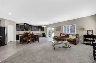 Photo #6: 2503954 Listing