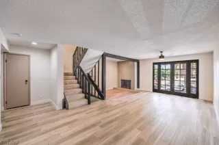 Photo #3: 2504018 Listing 