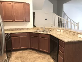 Photo #2: 2504027 Listing