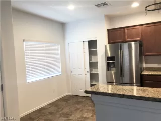 Photo #3: 2504027 Listing