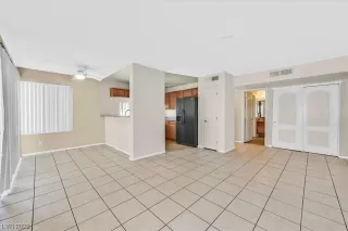 Photo #4: 2504057 Listing