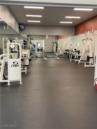 Photo #5: 2504063 Listing