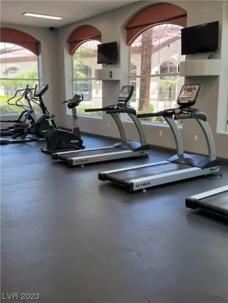 Photo #6: 2504063 Listing