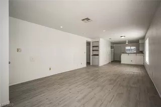 Photo #4: 2504072 Listing 