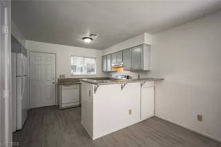 Photo #6: 2504072 Listing 