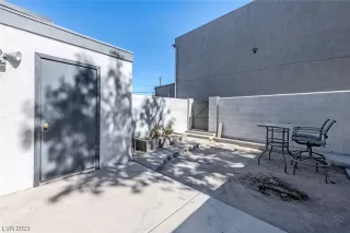 Photo #3: 2504077 Listing