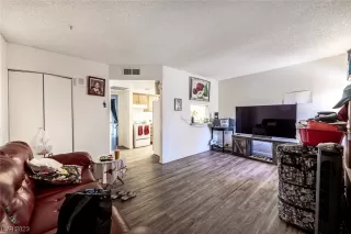 Photo #4: 2504077 Listing