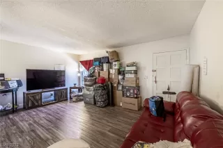 Photo #5: 2504077 Listing