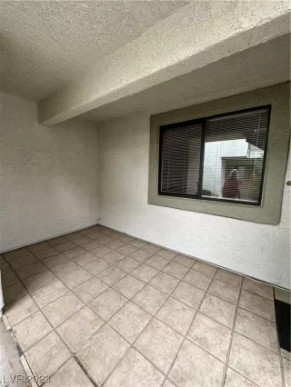 Photo #3: 2504080 Listing 