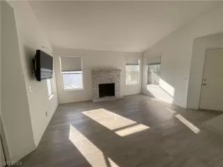 Photo #5: 2504085 Listing 