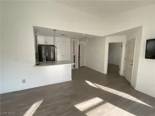 Photo #6: 2504085 Listing 