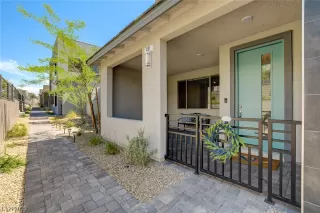 Photo #2: 2504129 Listing