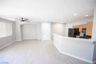 Photo #2: 2504156 Listing