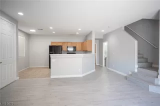 Photo #3: 2504156 Listing