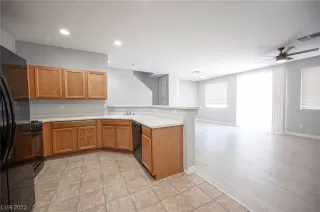 Photo #4: 2504156 Listing