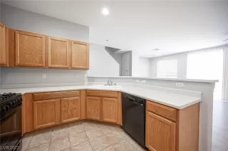 Photo #5: 2504156 Listing