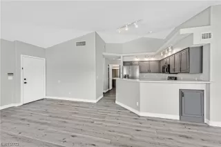 Photo #1: 2504194 Listing 