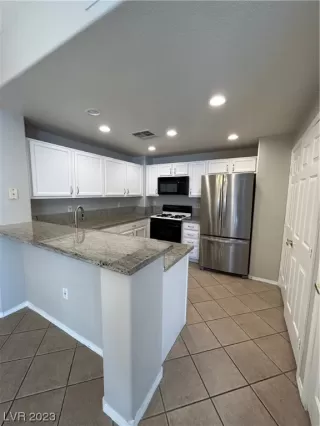 Photo #2: 2504196 Listing 