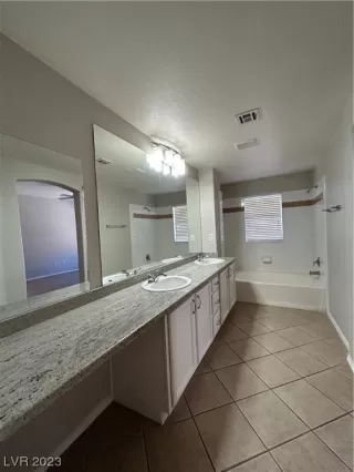 Photo #4: 2504196 Listing 