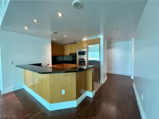 Photo #6: 2504207 Listing