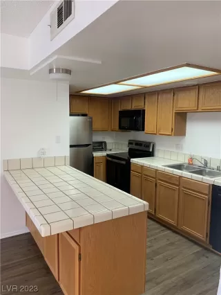 Photo #2: 2504234 Listing 
