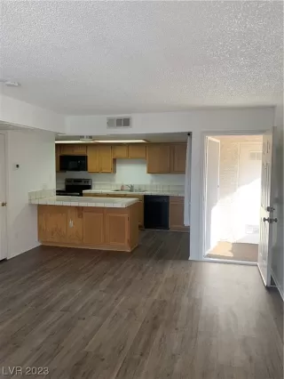 Photo #3: 2504234 Listing 