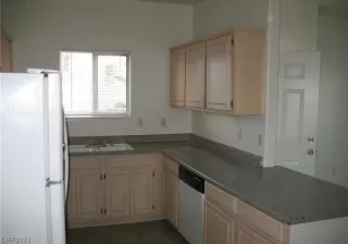 Photo #2: 2504242 Listing 