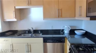 Photo #2: 2504262 Listing