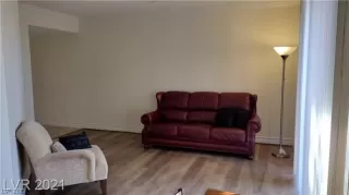 Photo #4: 2504262 Listing