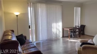 Photo #5: 2504262 Listing