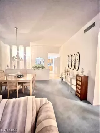 Photo #2: 2504265 Listing 