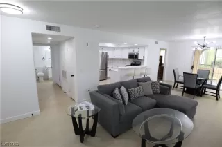 Photo #3: 2504269 Listing