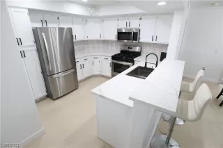 Photo #5: 2504269 Listing