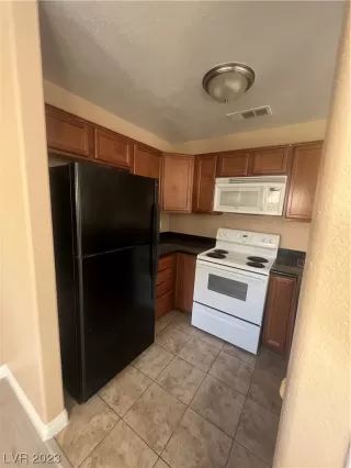 Photo #3: 2504287 Listing