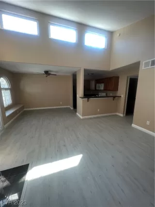 Photo #5: 2504287 Listing