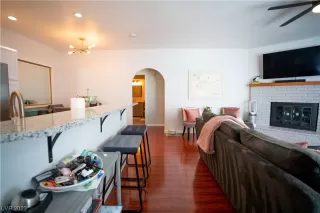 Photo #2: 2504290 Listing